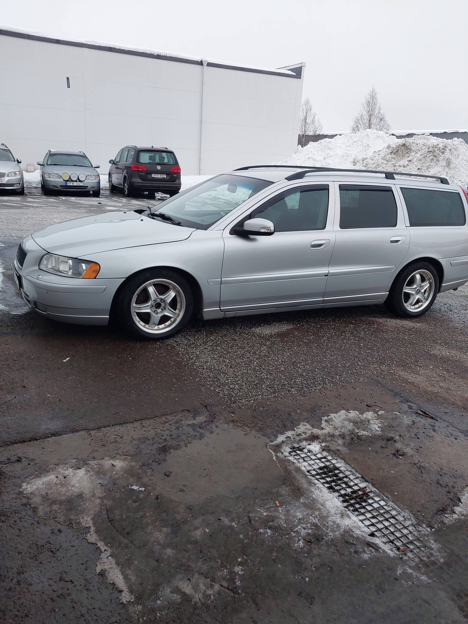 Volvo V70 D5 front framifrån
